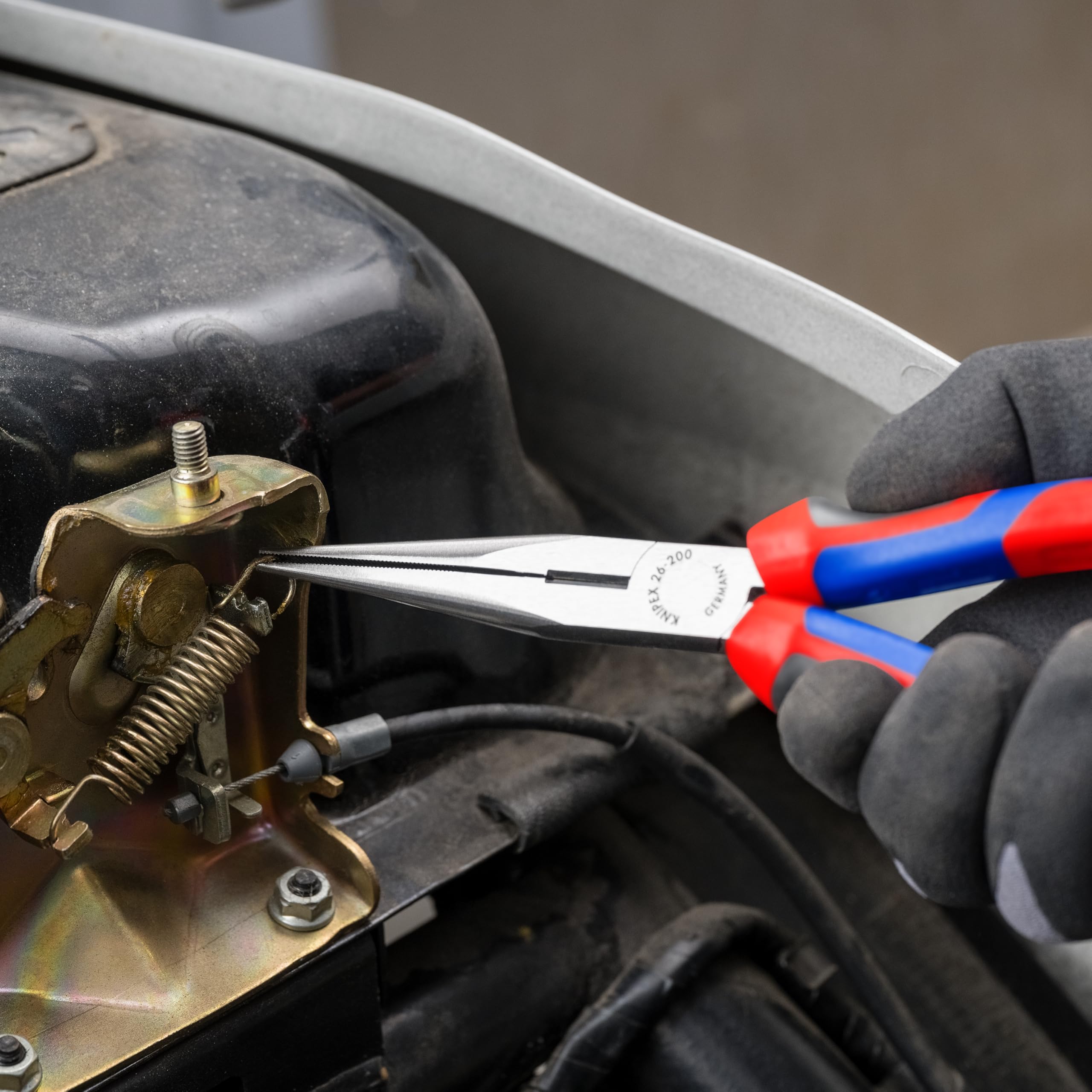 Vanadium steel forging highlights durability in KNIPEX pliers