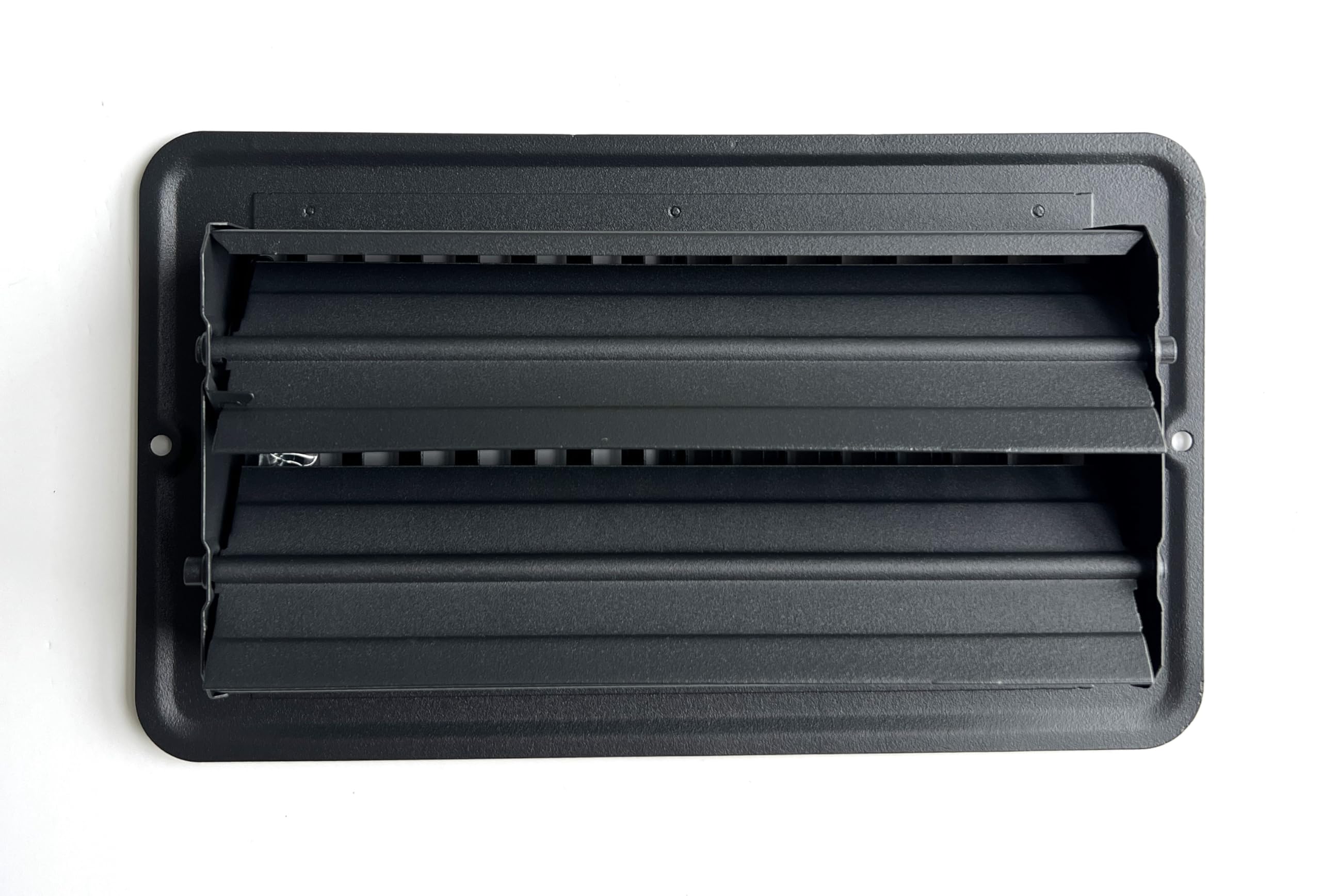 KOMPELL AIRE vent with airflow control dial enabling adjustable room cooling