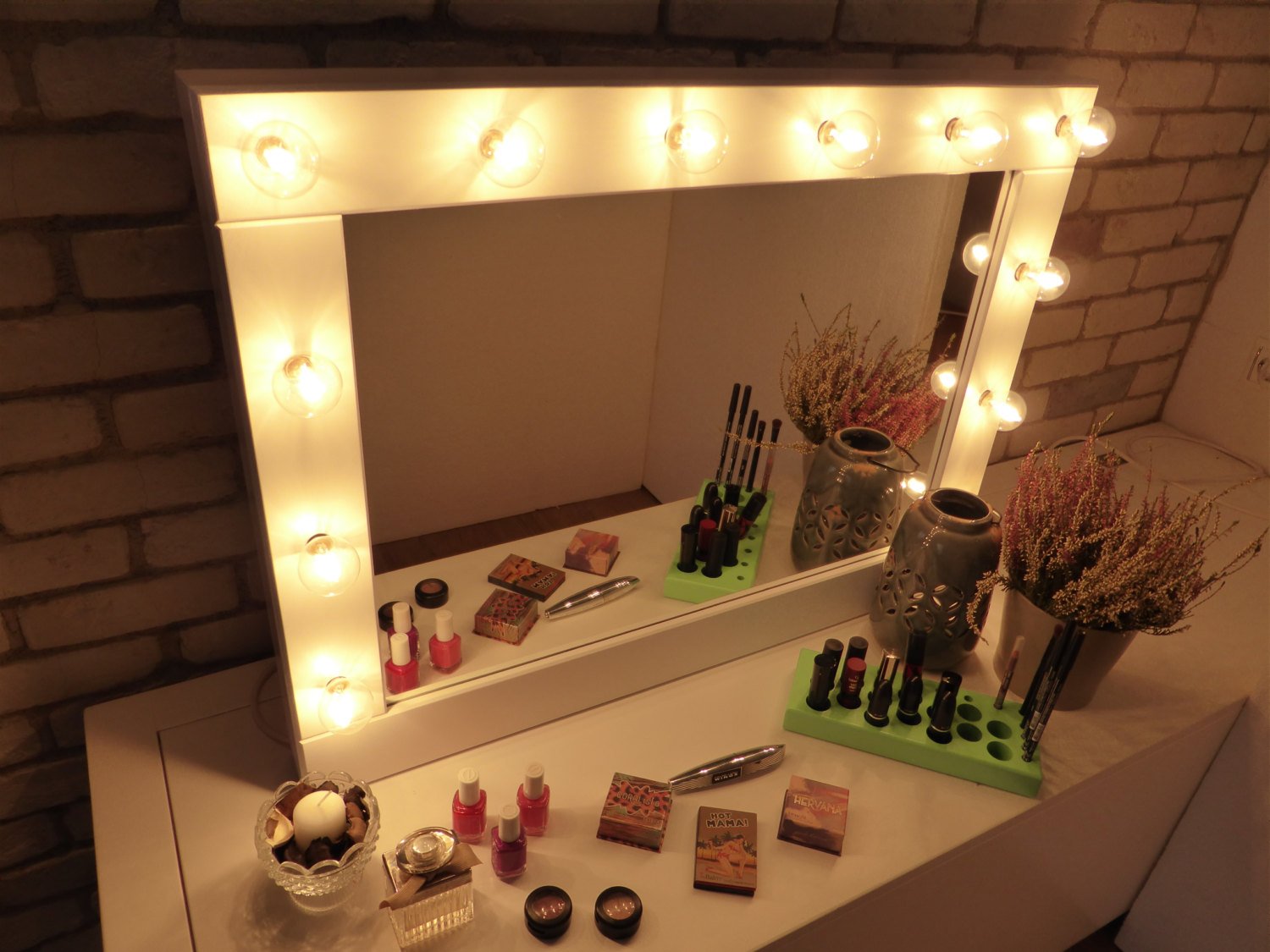 KOR 25W globe bulb for small fixtures and intimate, warm lighting.