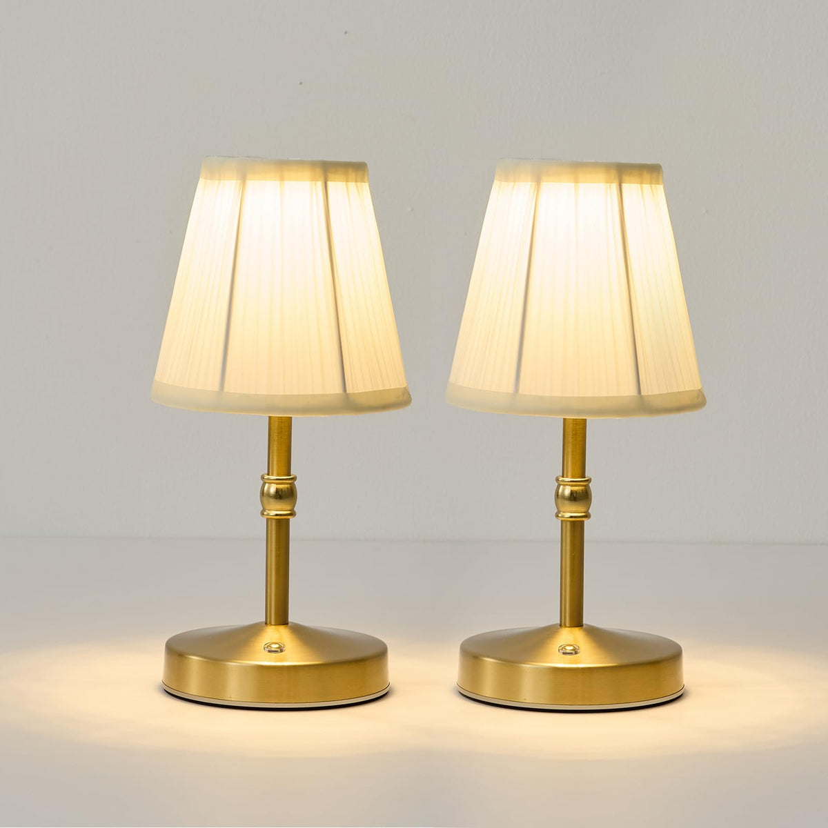 KPSHINE cordless mini lamp in gold, front view, ideal for elegant dining ambience.