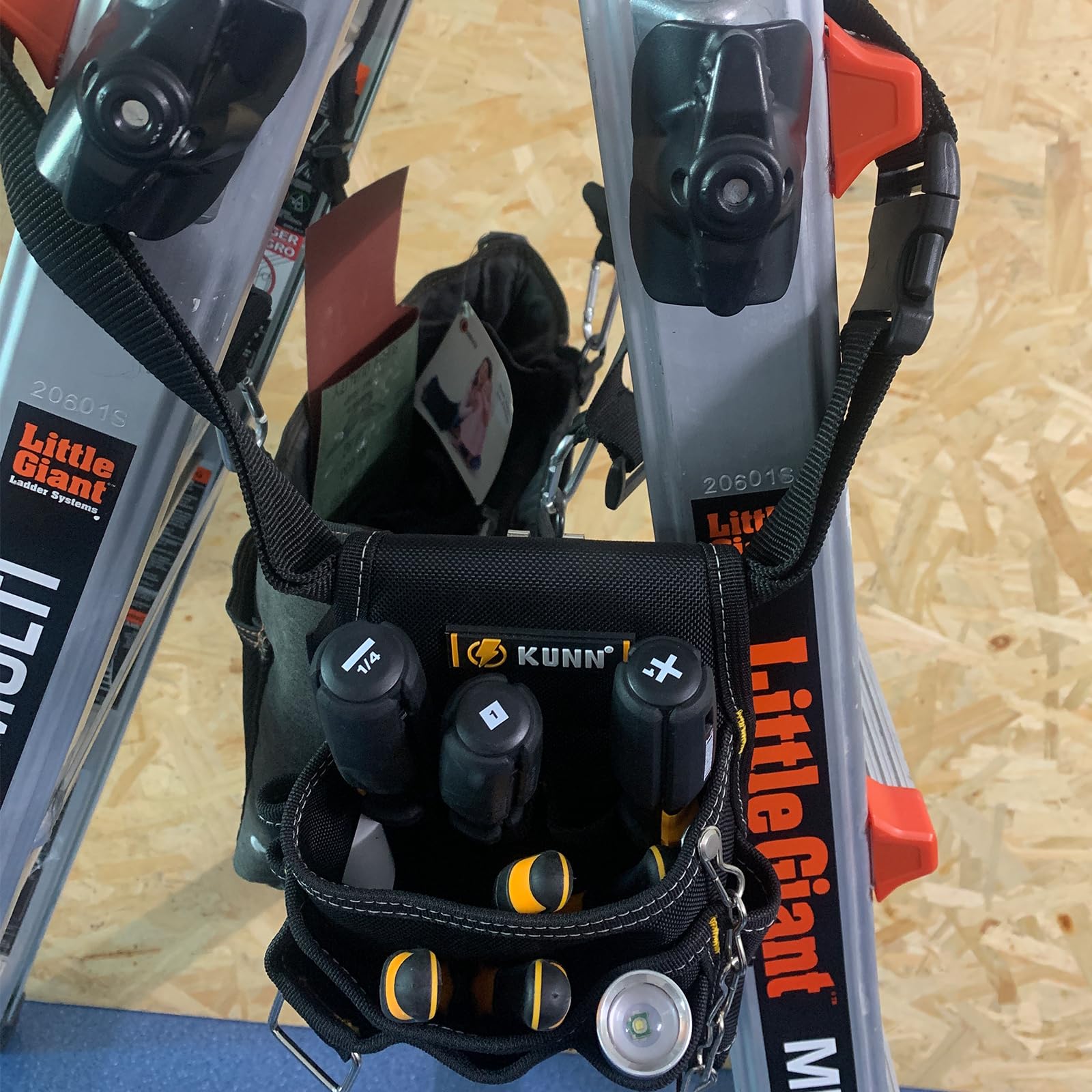Grey professional KUNN pouch suitable for maintenance trades.