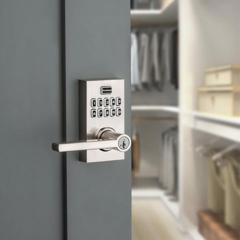 Kwikset SmartCode 917 auto-lock feature in action