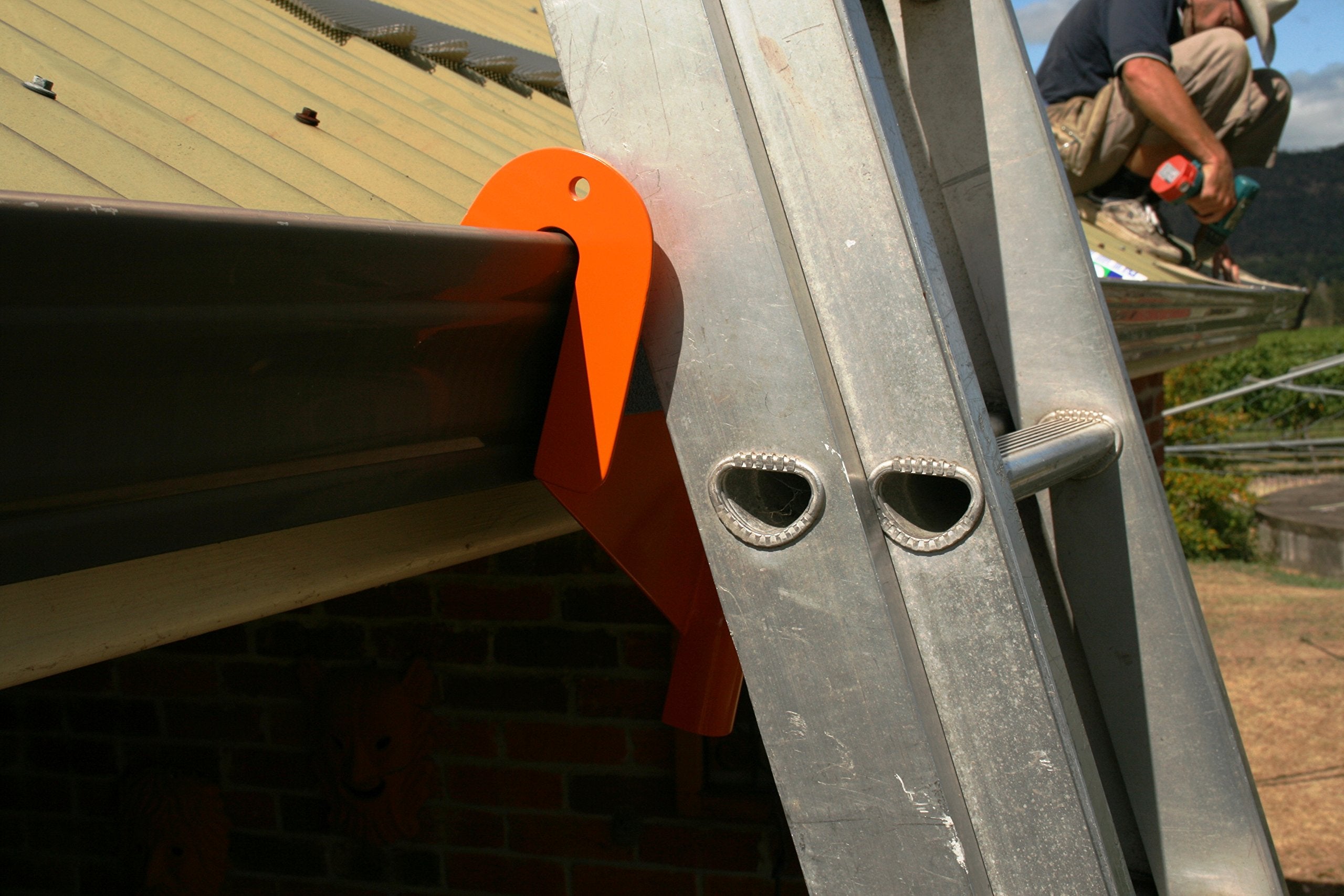 Ladder's Little Helper enables quick setup for DIY projects.