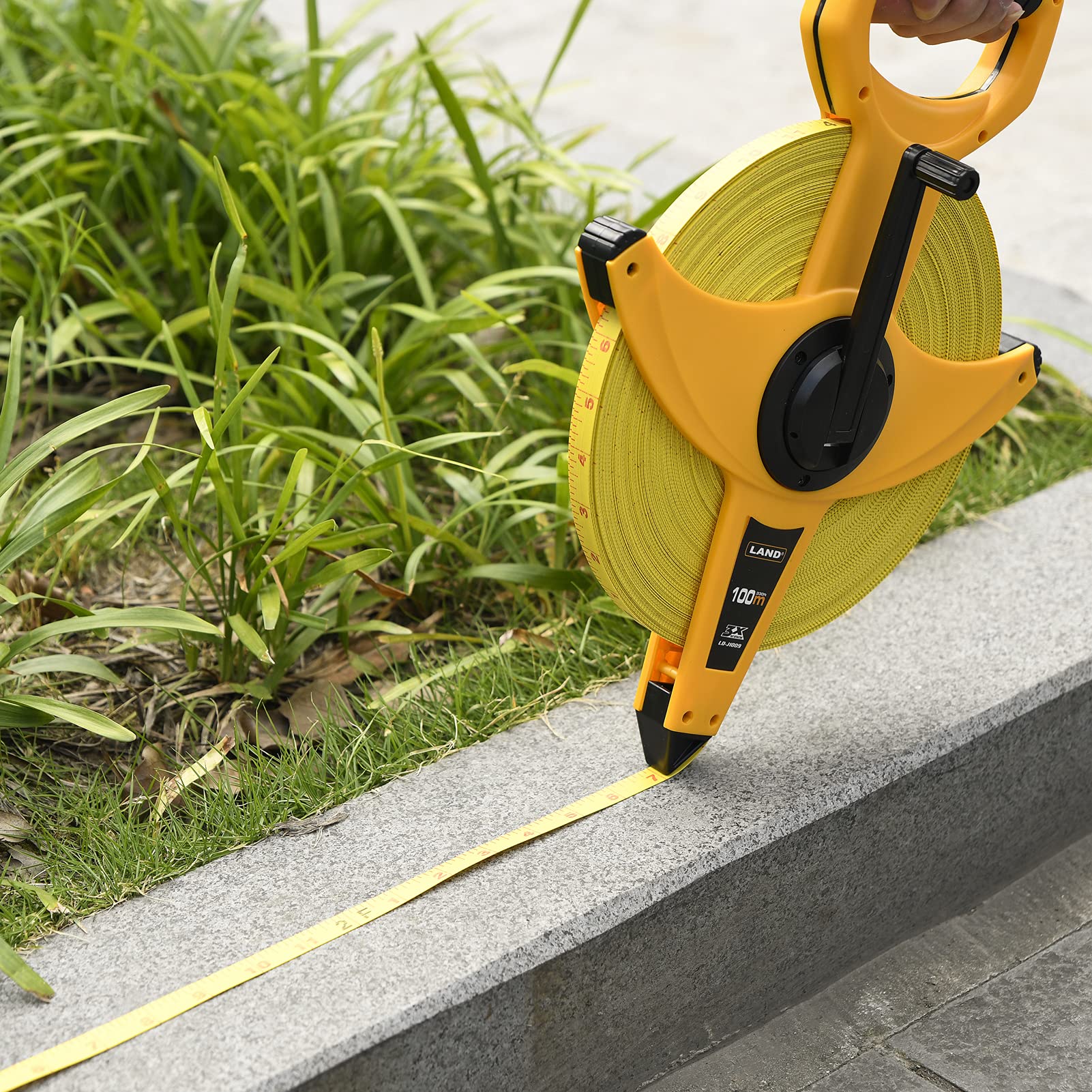LAND half-inch blade offers sturdy, readable measurements.