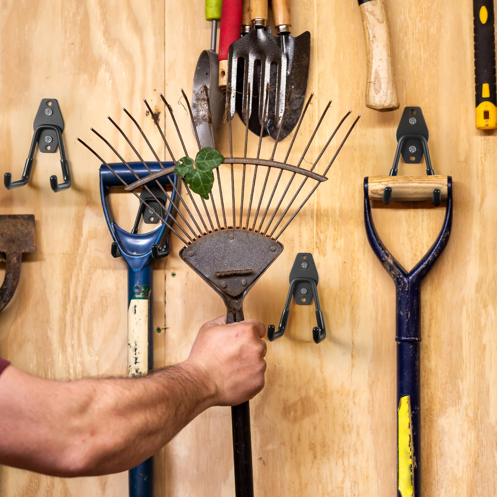 LANDNEOO storage straps bundle hoses and ladders neatly.
