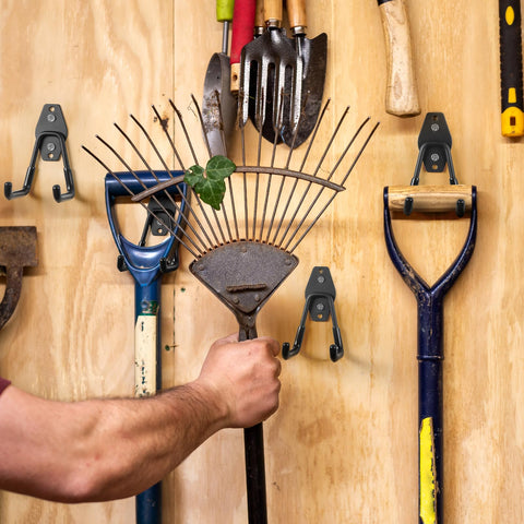 LANDNEOO storage straps bundle hoses and ladders neatly.