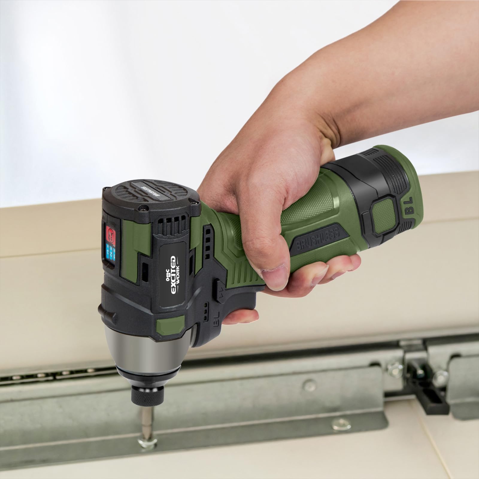 LAZYLAND 17V screwdriver ergonomic grip enhances comfort during extended tasks