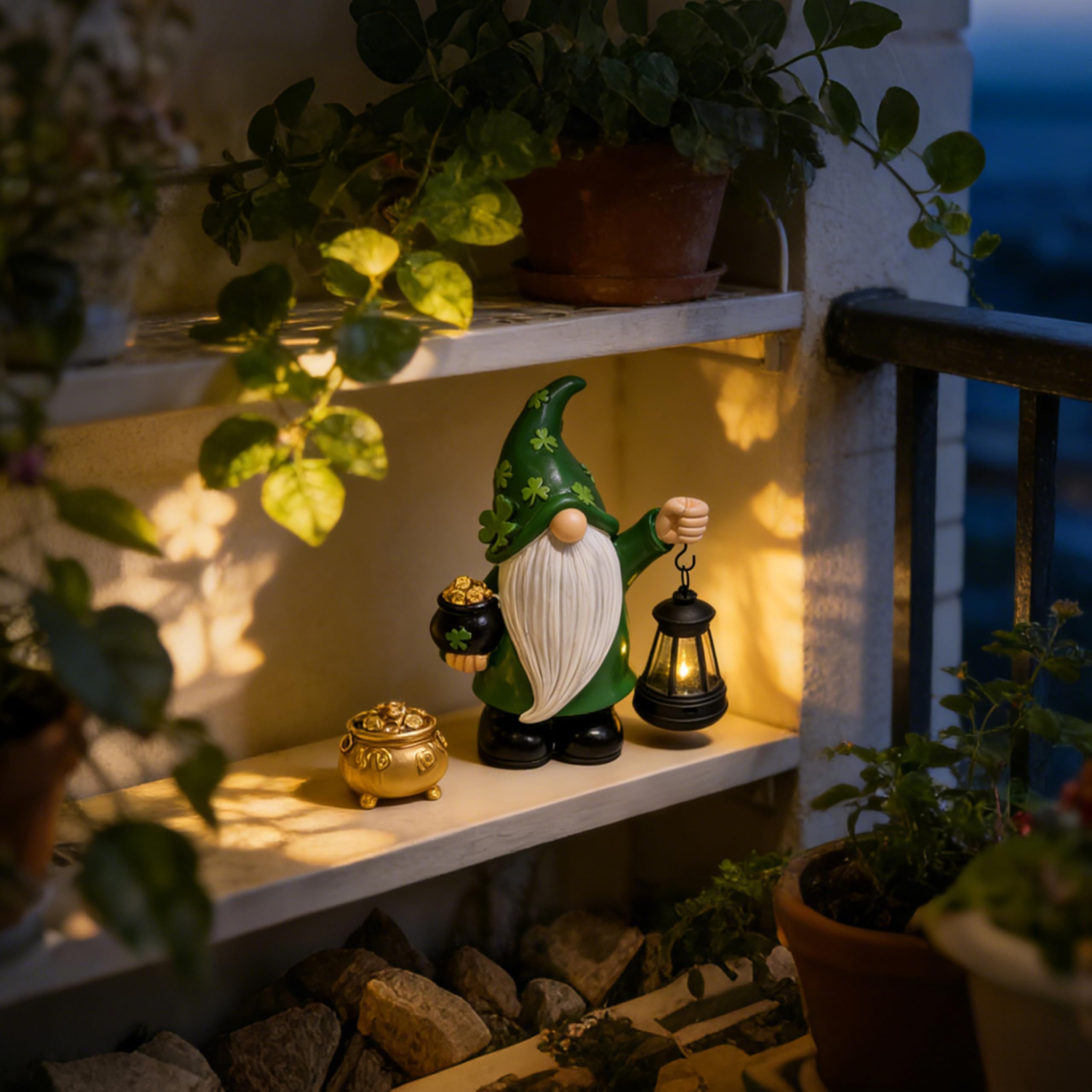 LEAESMHR Pot of gold accent lights your garden path at night