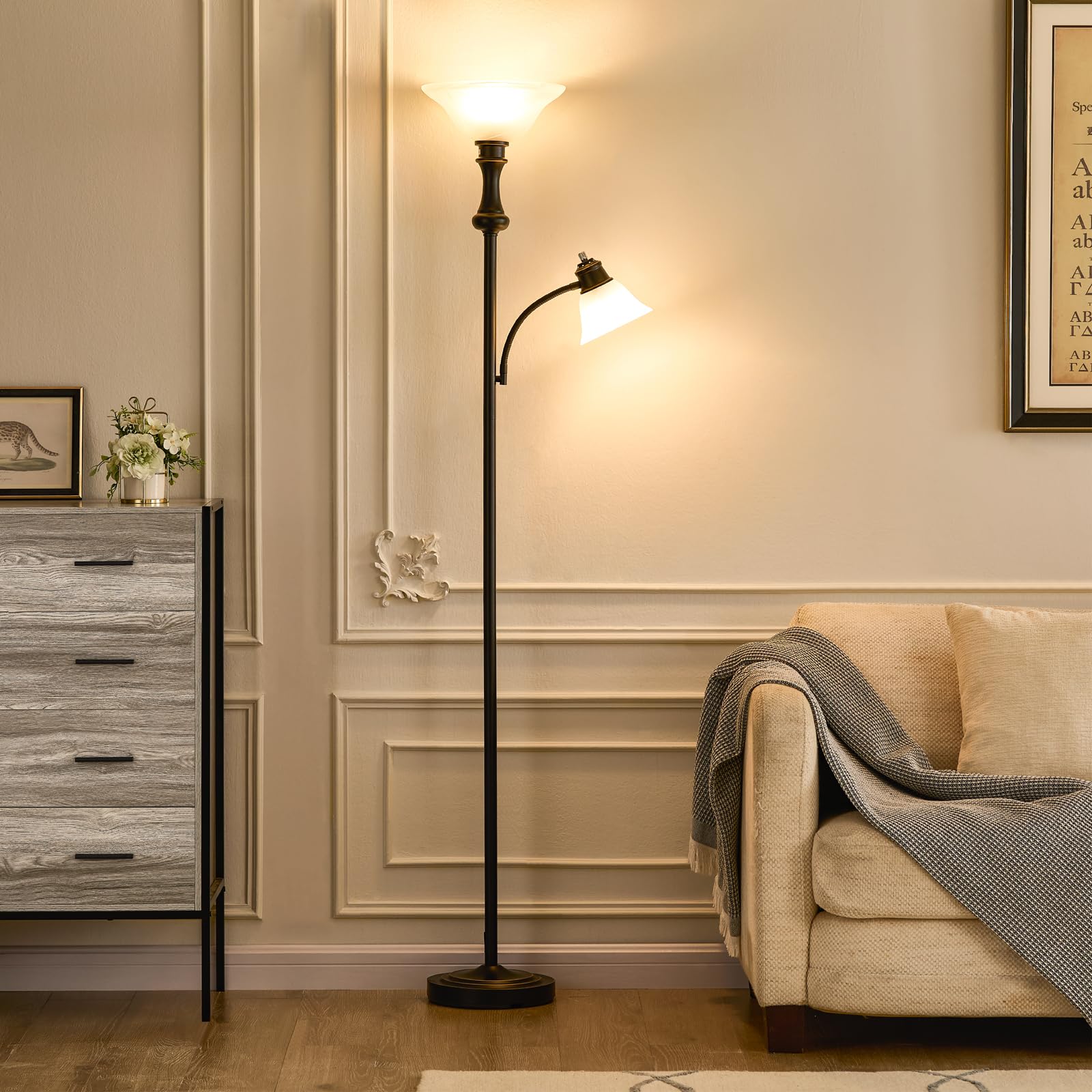 Leasgy adjustable arc angle reading directs light for tasks.