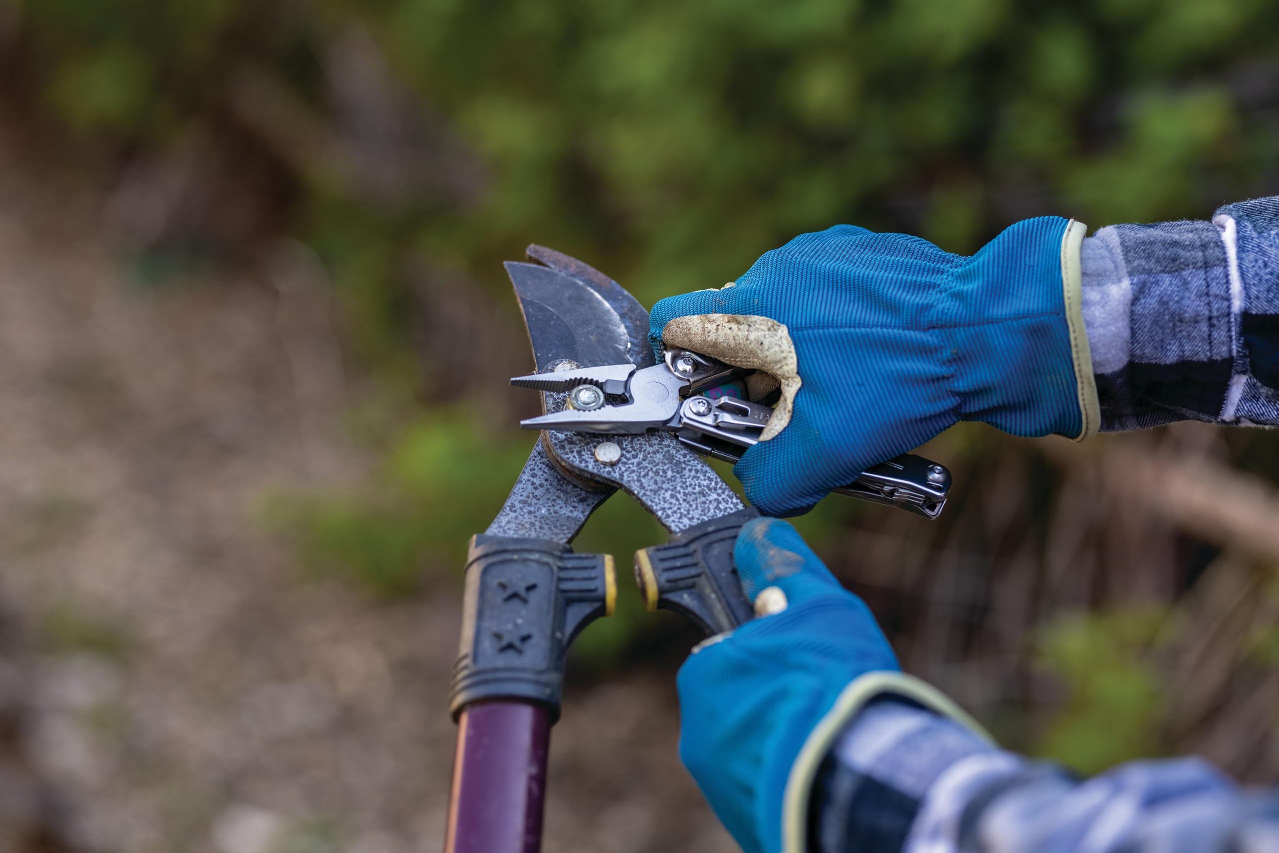 Leatherman Bolster wood metal file for on-site smoothing