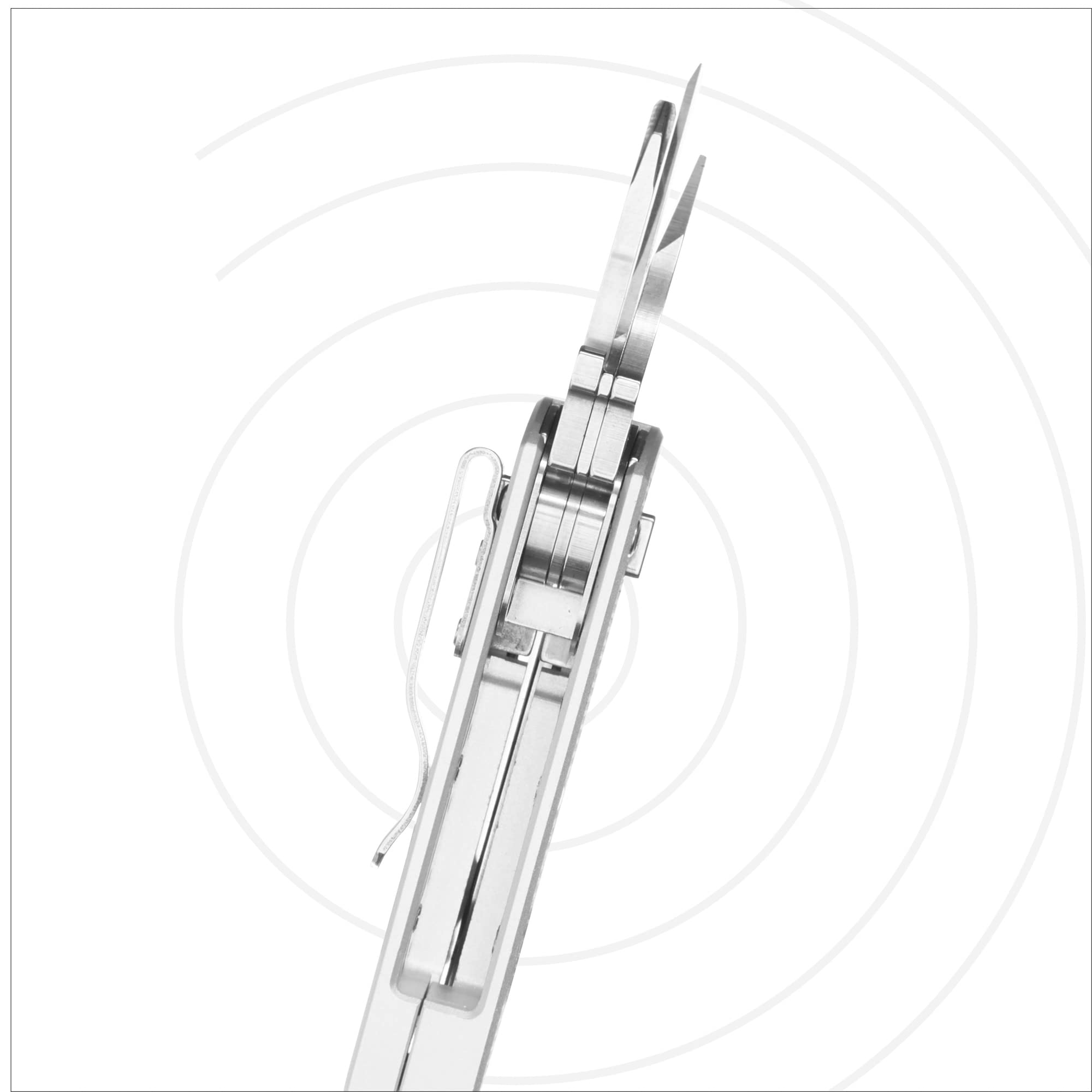 LEATHERMAN Free K4 magnetic architecture reduces friction during use