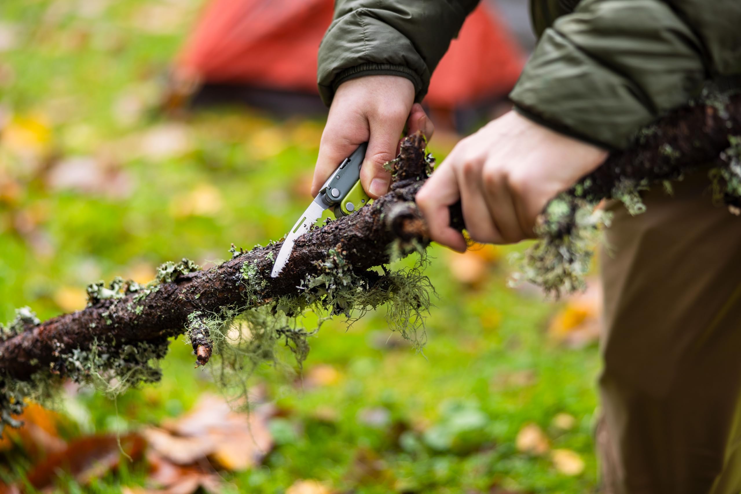 LEATHERMAN Rebar mossy slate in hand for everyday tasks