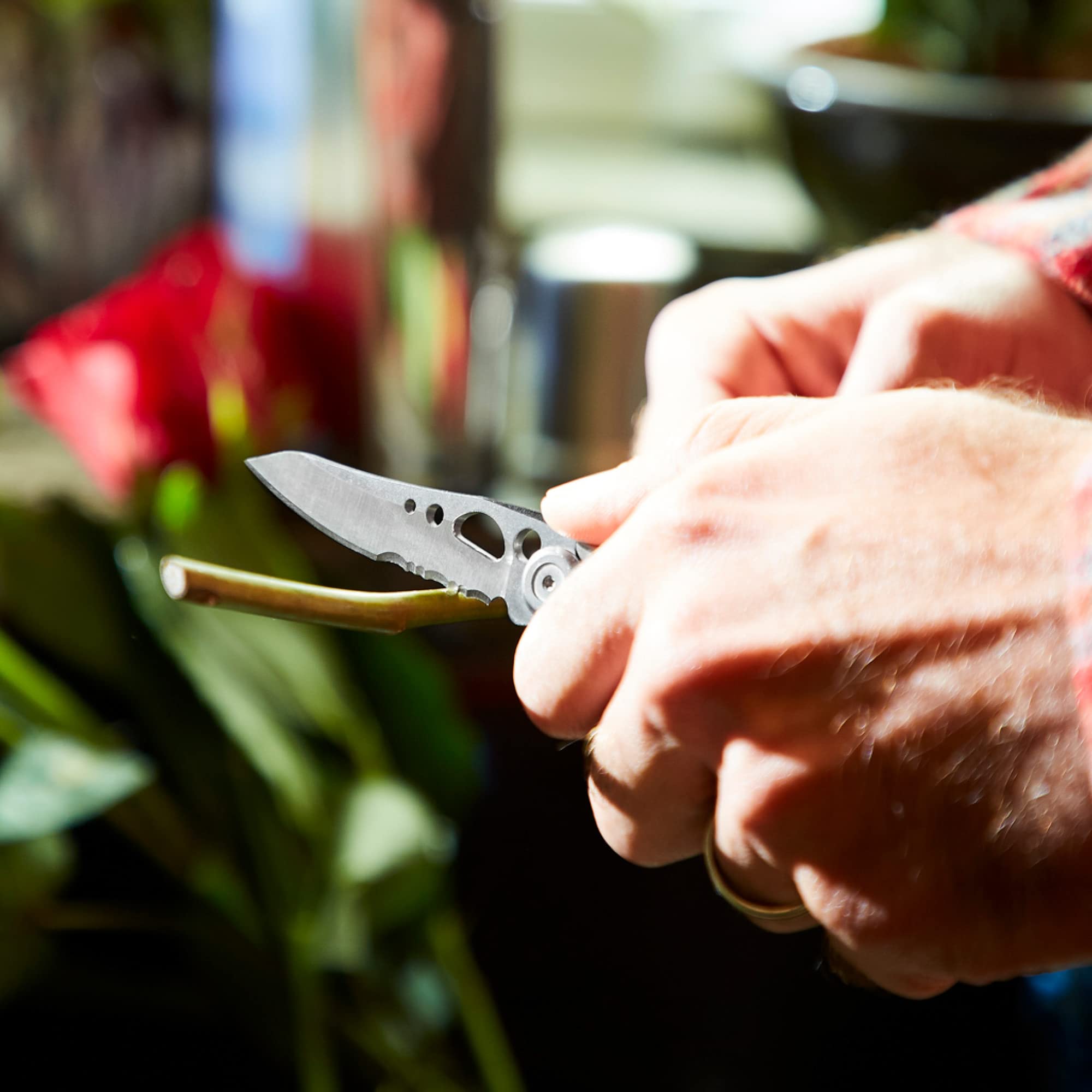 Leatherman Skeletool KBX ergonomic grip for comfortable use.