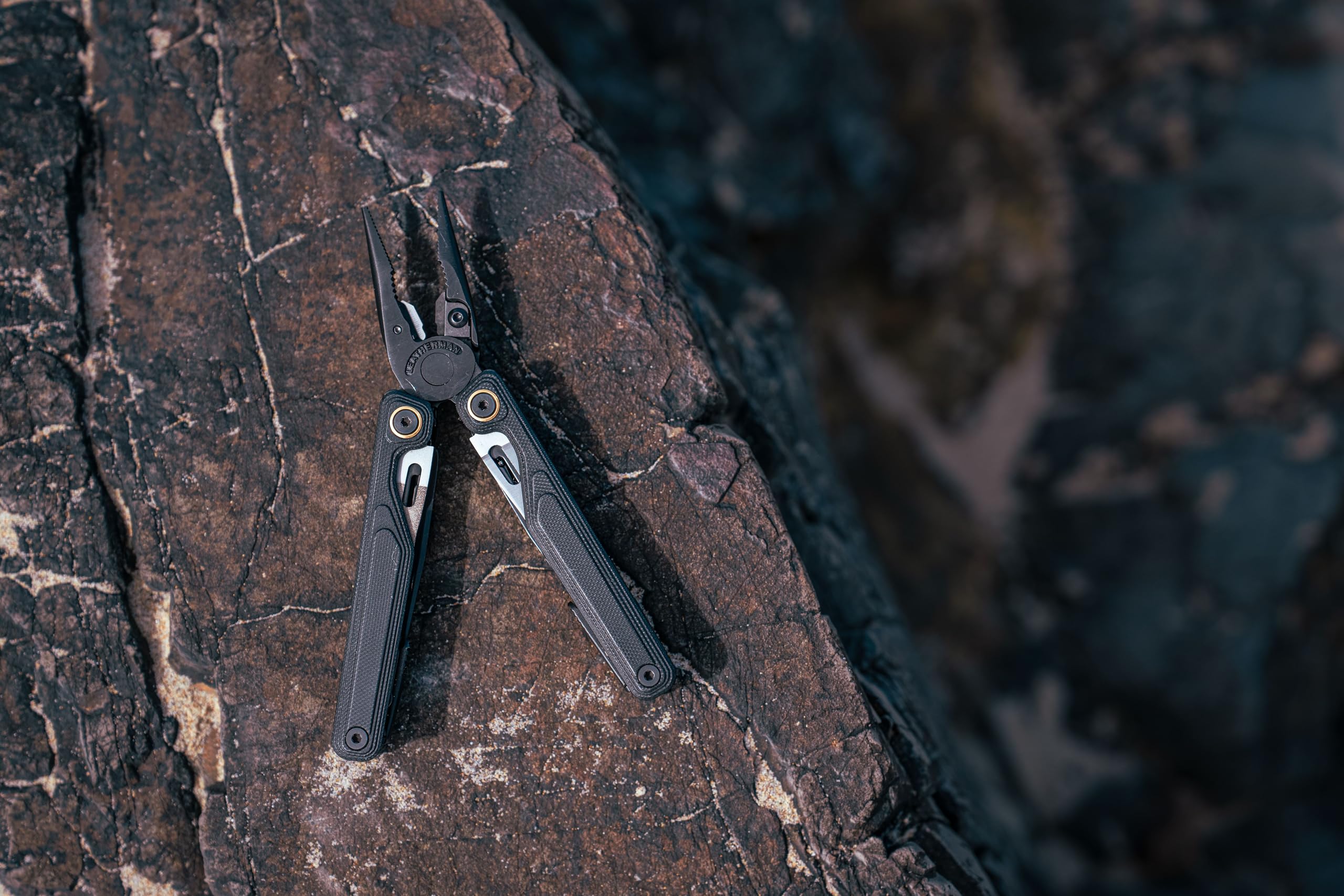 Obsidian Wave Alpha with compact profile and rugged build