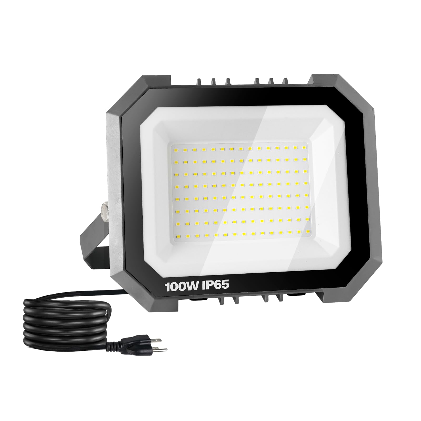 Leddictive 1-pack LED flood light outdoors delivering daylight-like 6000K brightness.