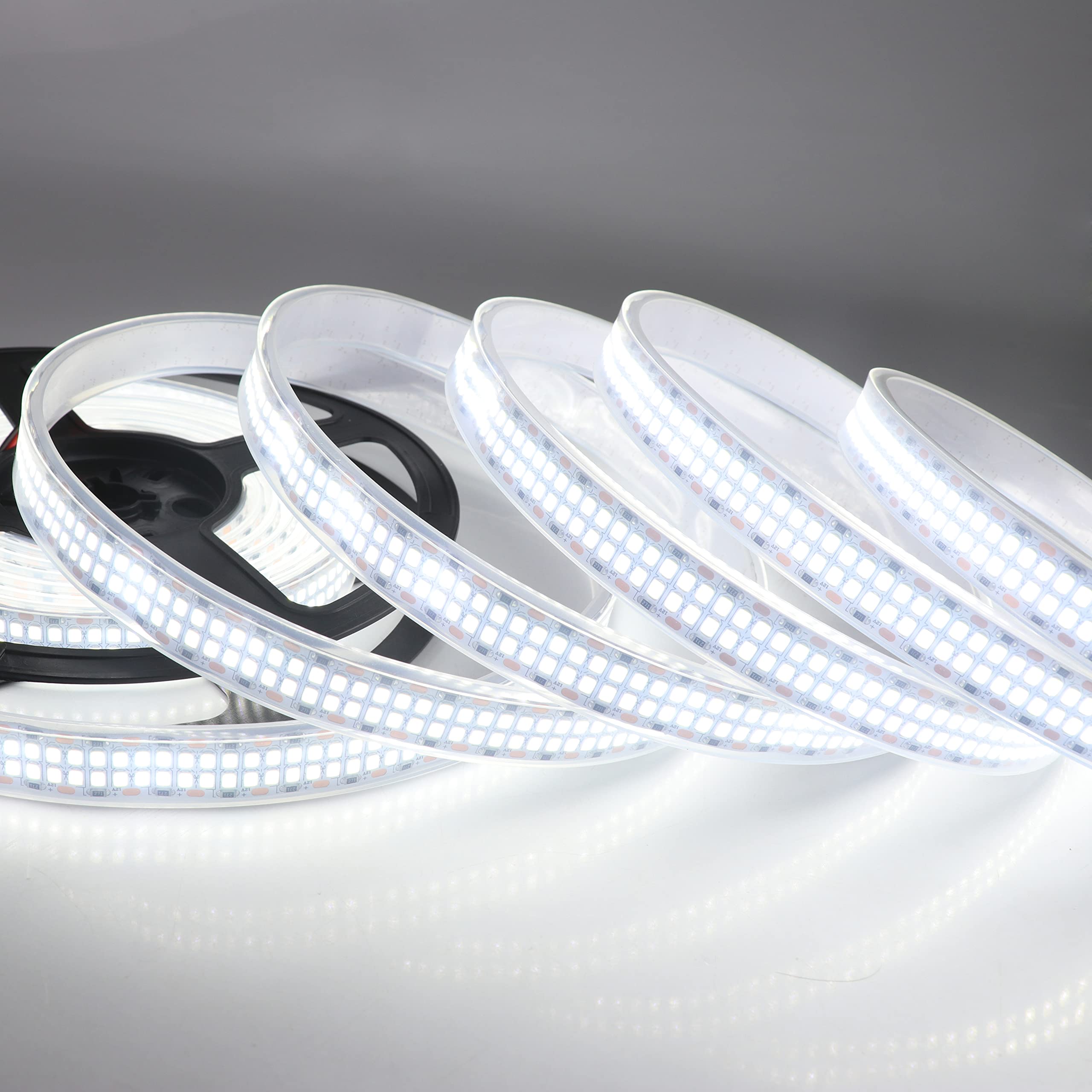 LEDENET IP67 waterproof outdoor strip lights withstand dust and splashes for outdoor use.