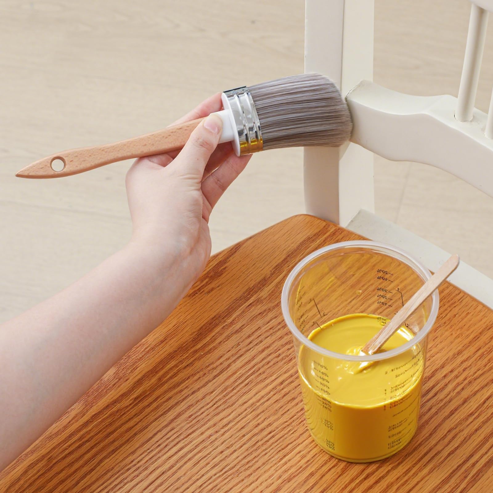 LemonRoad plastic mixing cups for accurate color blending and measuring