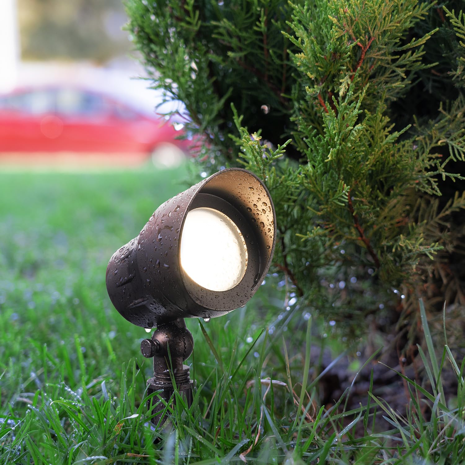 LEONLITE warm white 3000K landscape light for inviting nighttime ambiance.
