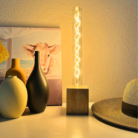 Leools amber glass 2200K LED bulb for inviting warm white glow