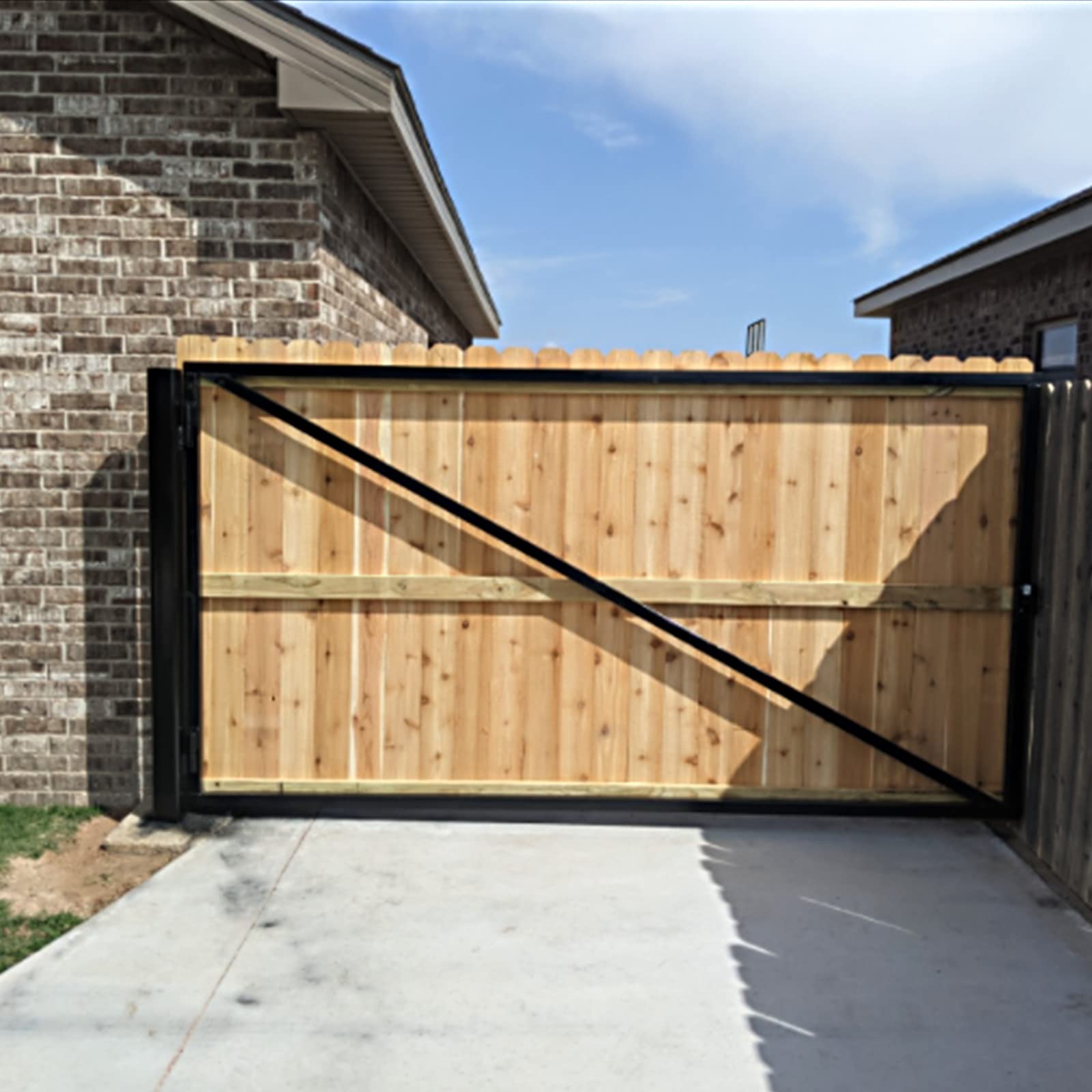 Letowe heavy-duty gate hinges 5-inch close-up muestra capacidad de 450 lb para puertas resistentes