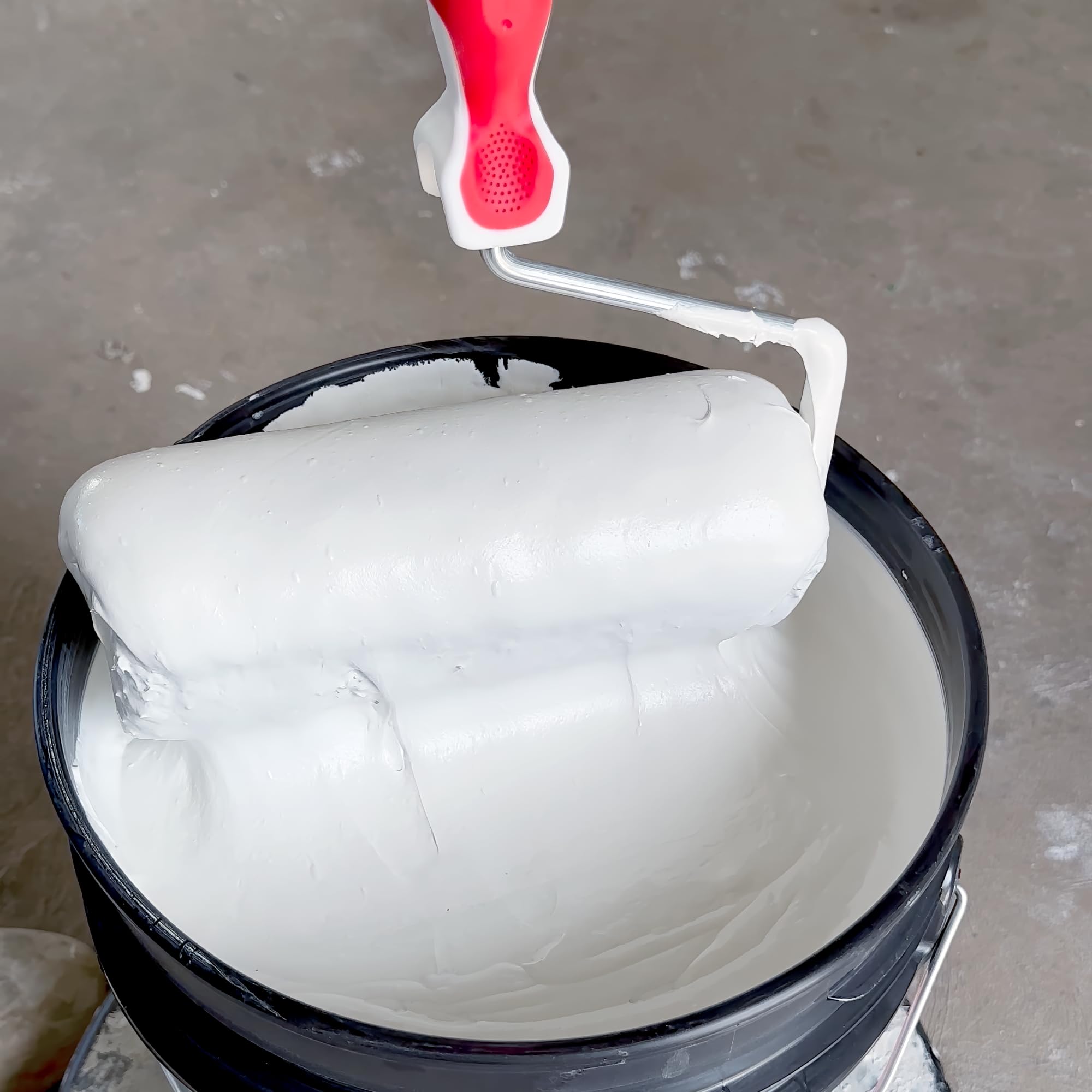 LEVEL5 ergonomic handle offers comfortable grip during long smoothing tasks