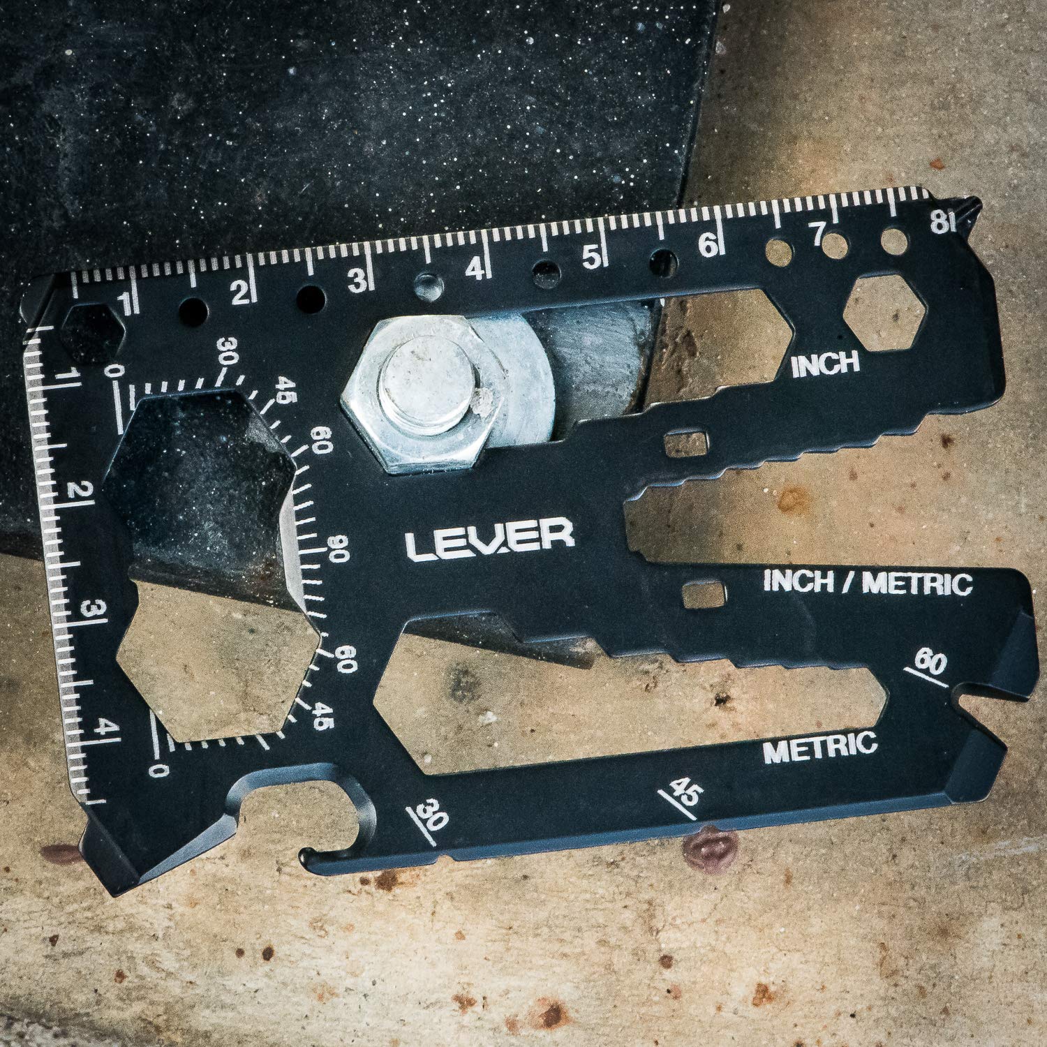 Lever Gear Toolcard Pro cord cutter and edge-safe design prevents wallet snagging.