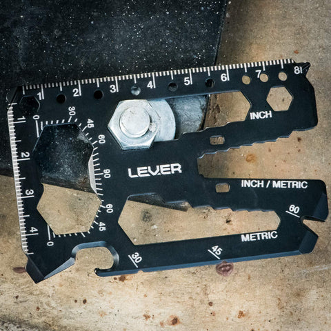 Lever Gear Toolcard Pro cord cutter and edge-safe design prevents wallet snagging.