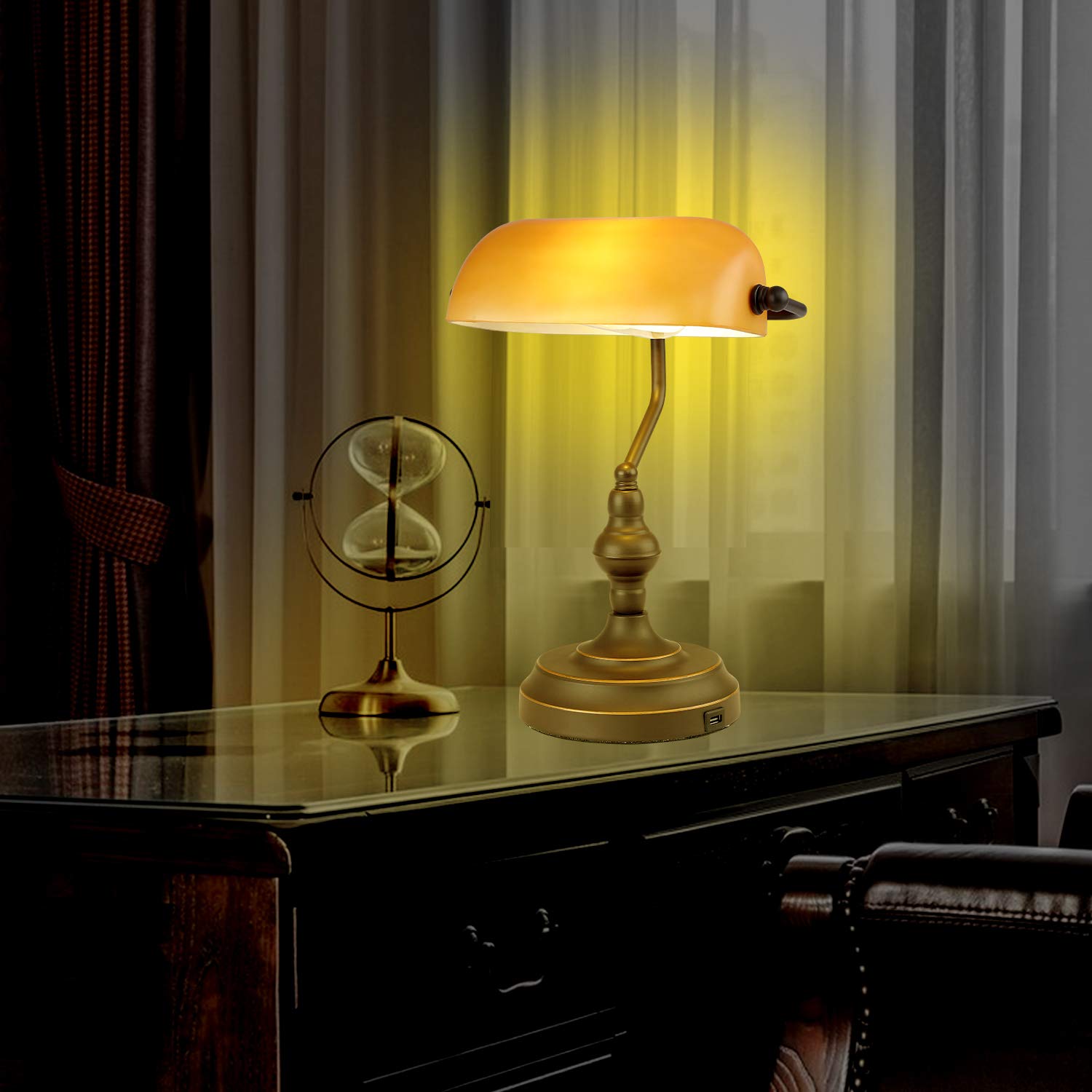 Liylan Banker lamp fits study rooms and home offices.