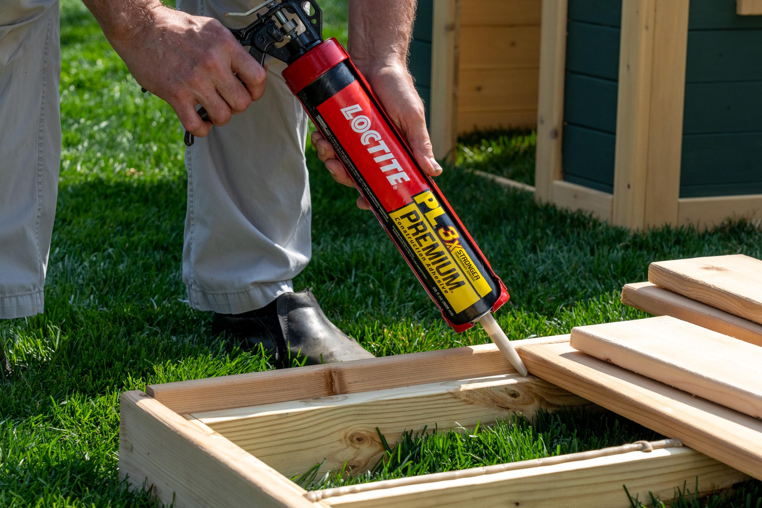Foam insulation bonded with Loctite PL Premium for energy-efficient seams
