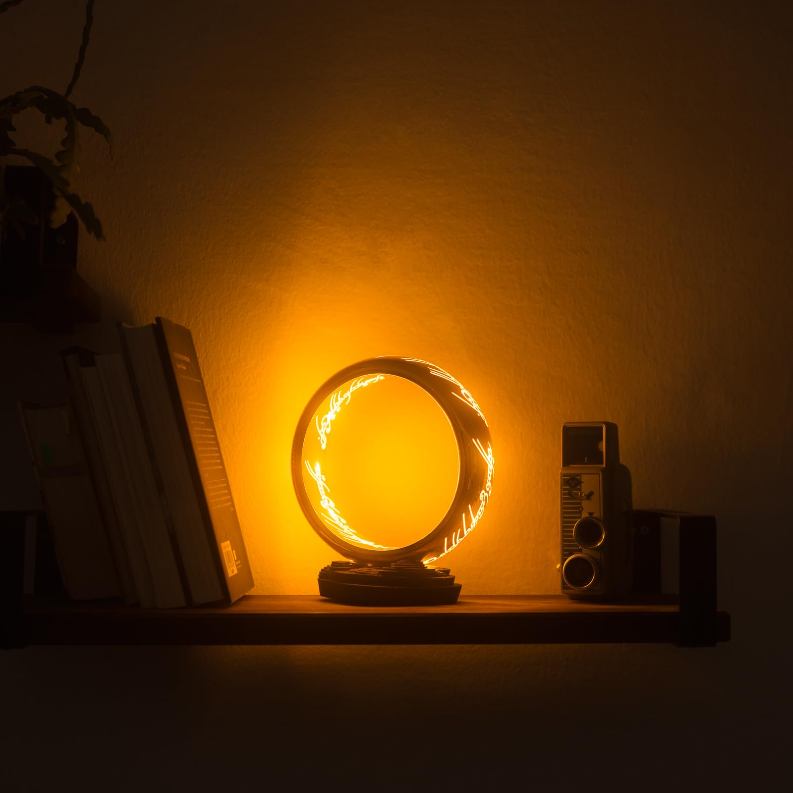Inscription glow on the Lord of the Rings collector lamp