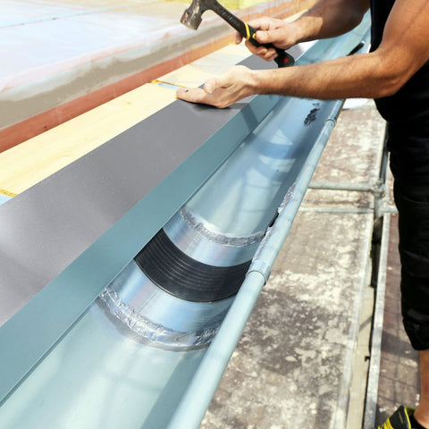 Lounsweer aluminum flashing resists bending under wind and humidity.