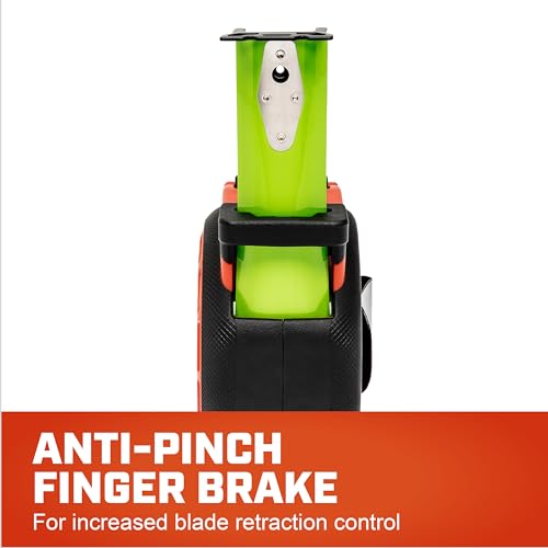 Lufkin Crescent 360-degree end hook enables grip from any angle.