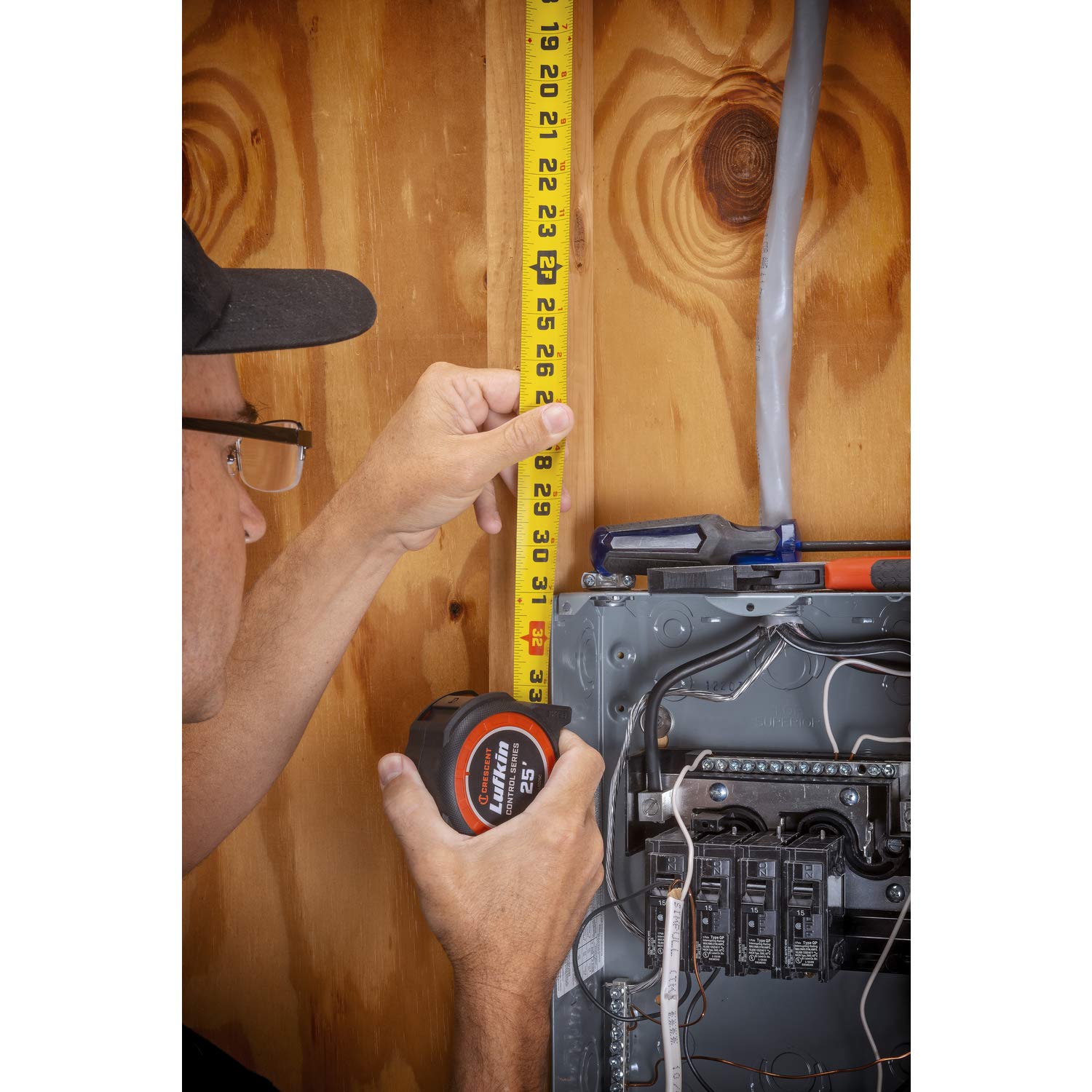 Lufkin Crescent L1025CD 6-point dual-material case boosts durability.