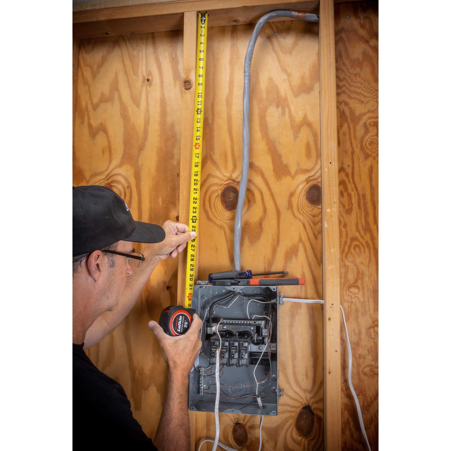 Lufkin Crescent L1025CD matte blade coating resists glare in bright job sites.