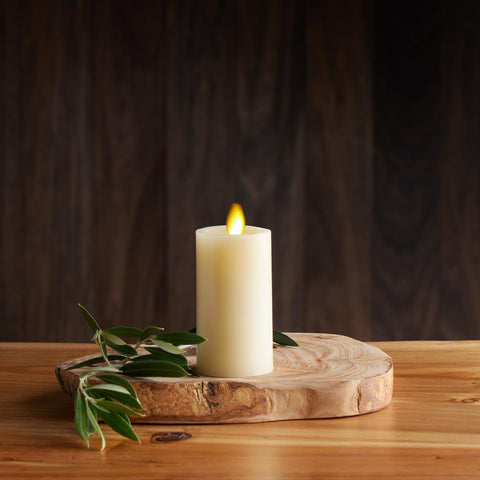 Luminara Classic Slim Flameless Ivory candle with remote control enables easy evening ambience.