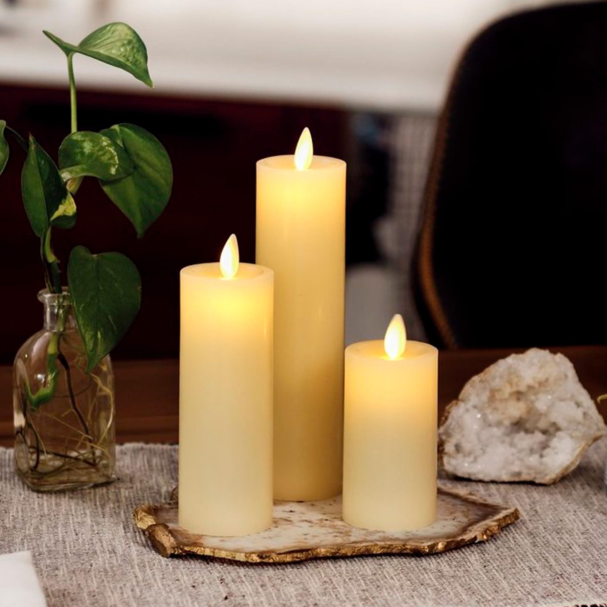 Boxed packaging protects the candle during shipping and gifting.