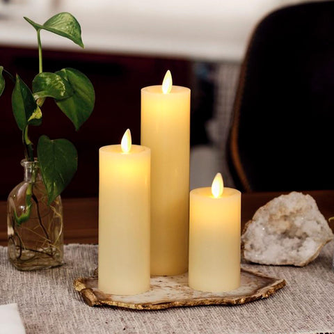 Boxed packaging protects the candle during shipping and gifting.