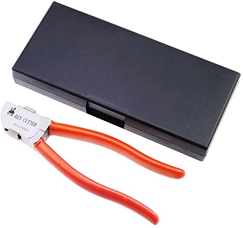 Luo ke key cutter in use by a professional for quick, reliable key duplication.
