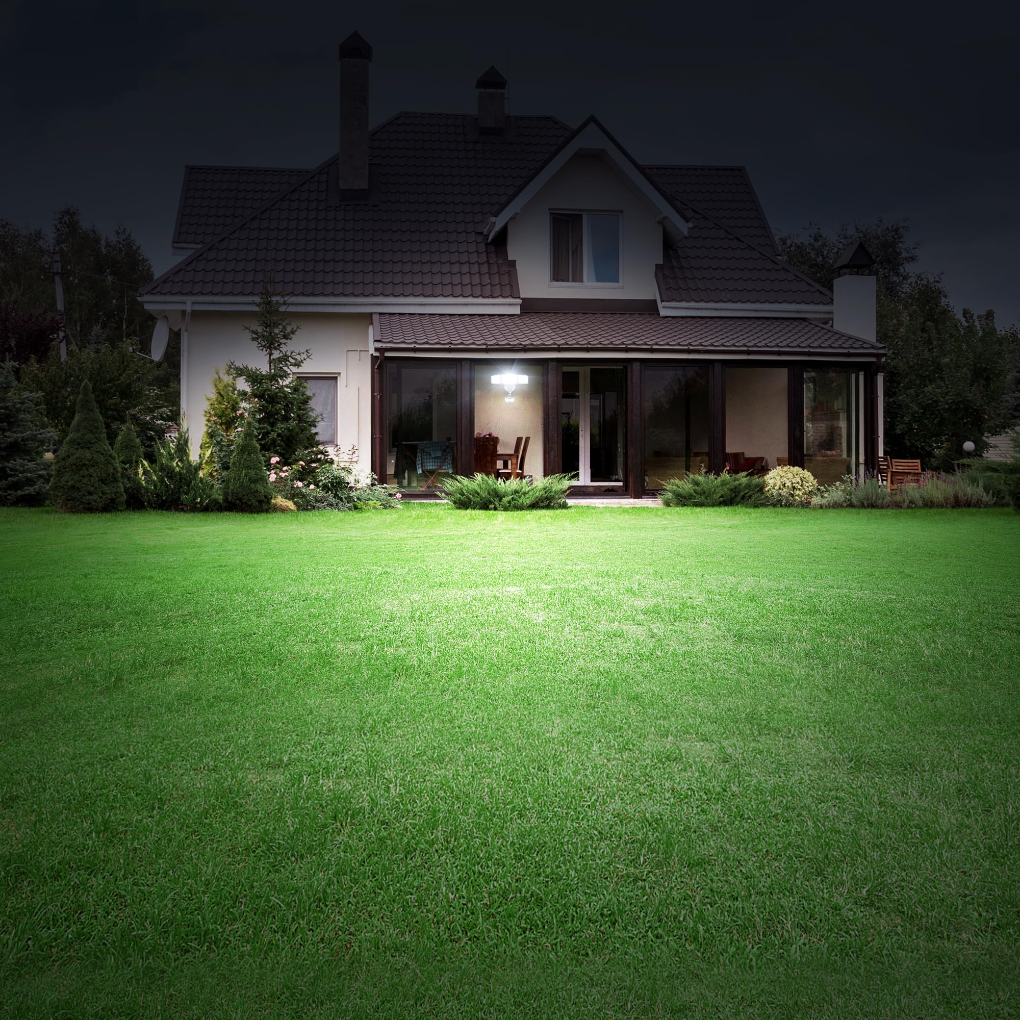 Dusk to Dawn mode on LUTEC light, automatically illuminating after sunset.
