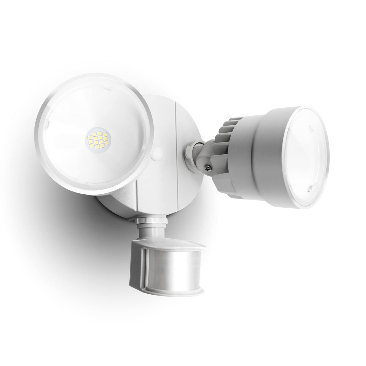 LUTEC P6221W-PIR24 motion detection coverage illuminates outdoor areas safely.