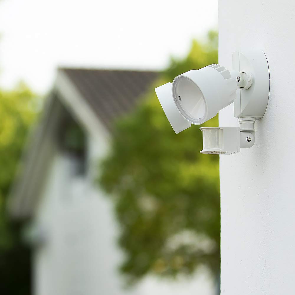 LUTEC P6221W-PIR24 walkway-entry-light enhances approach lighting.