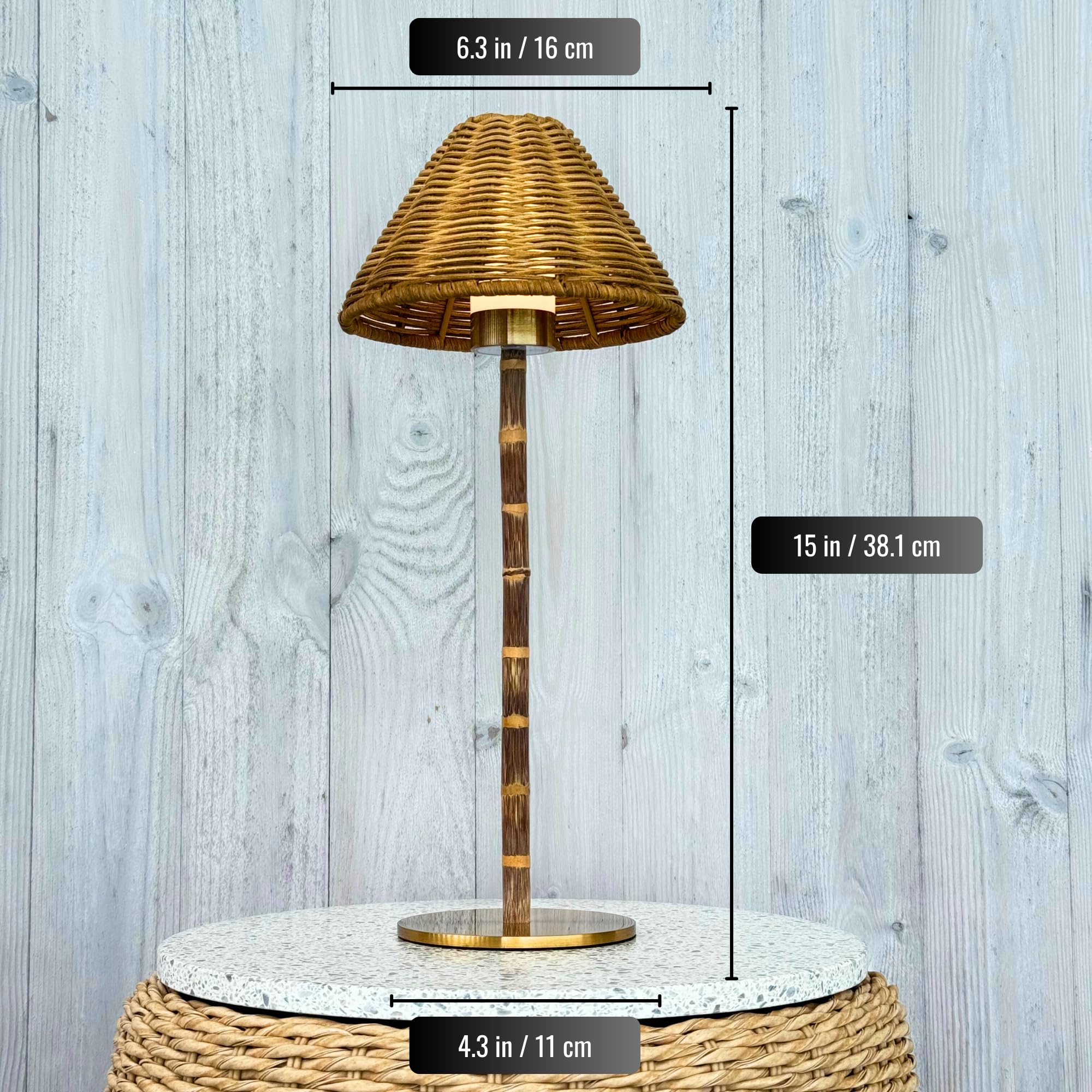 LUXELYKOS remote control enables easy brightness and timer adjustments