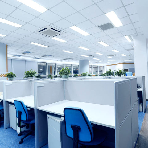 LUXRITE packaging for F32T8/865 emphasizing energy efficiency.
