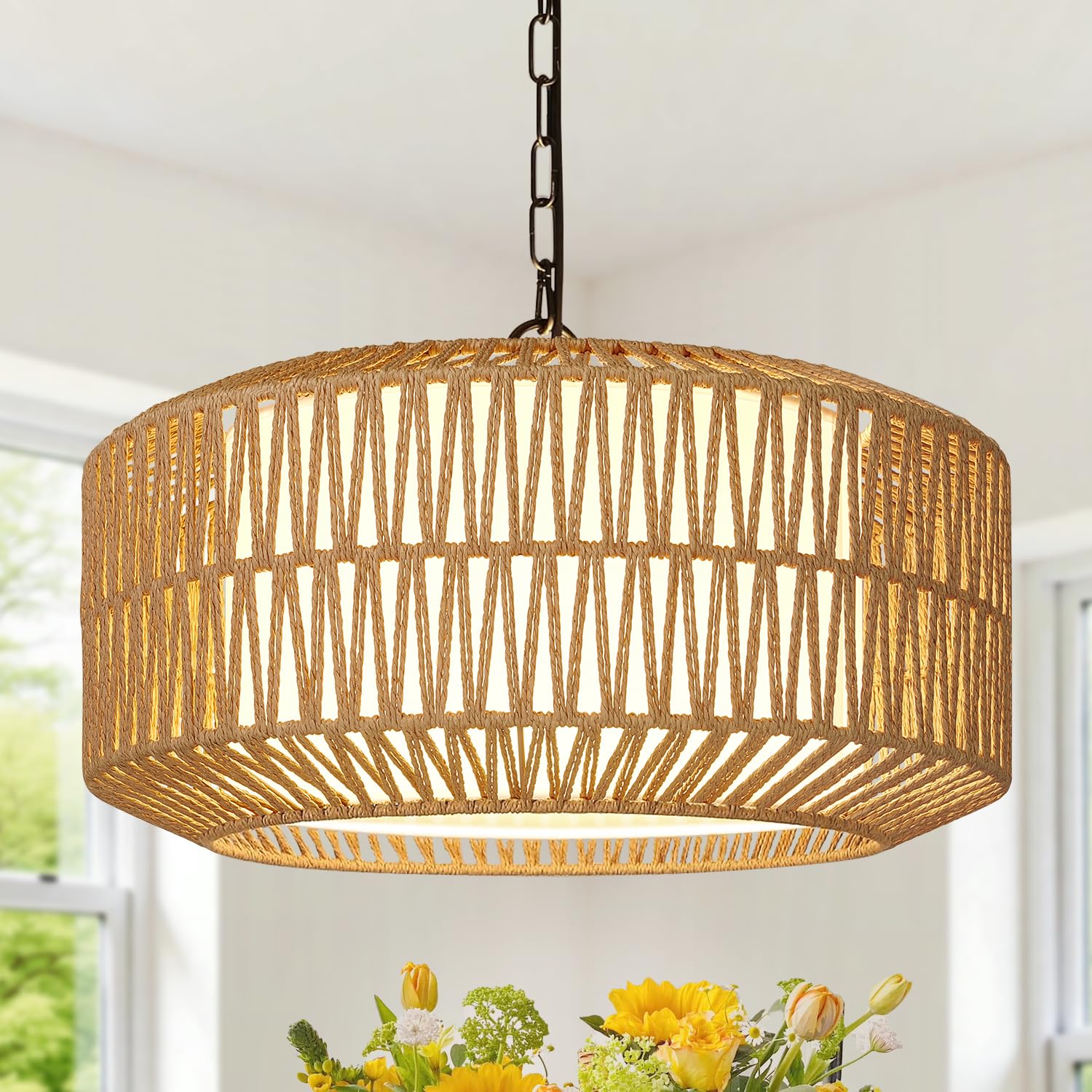 Lynnoland farmhouse chandelier with a 5-light arrangement for warm dining room ambiance.