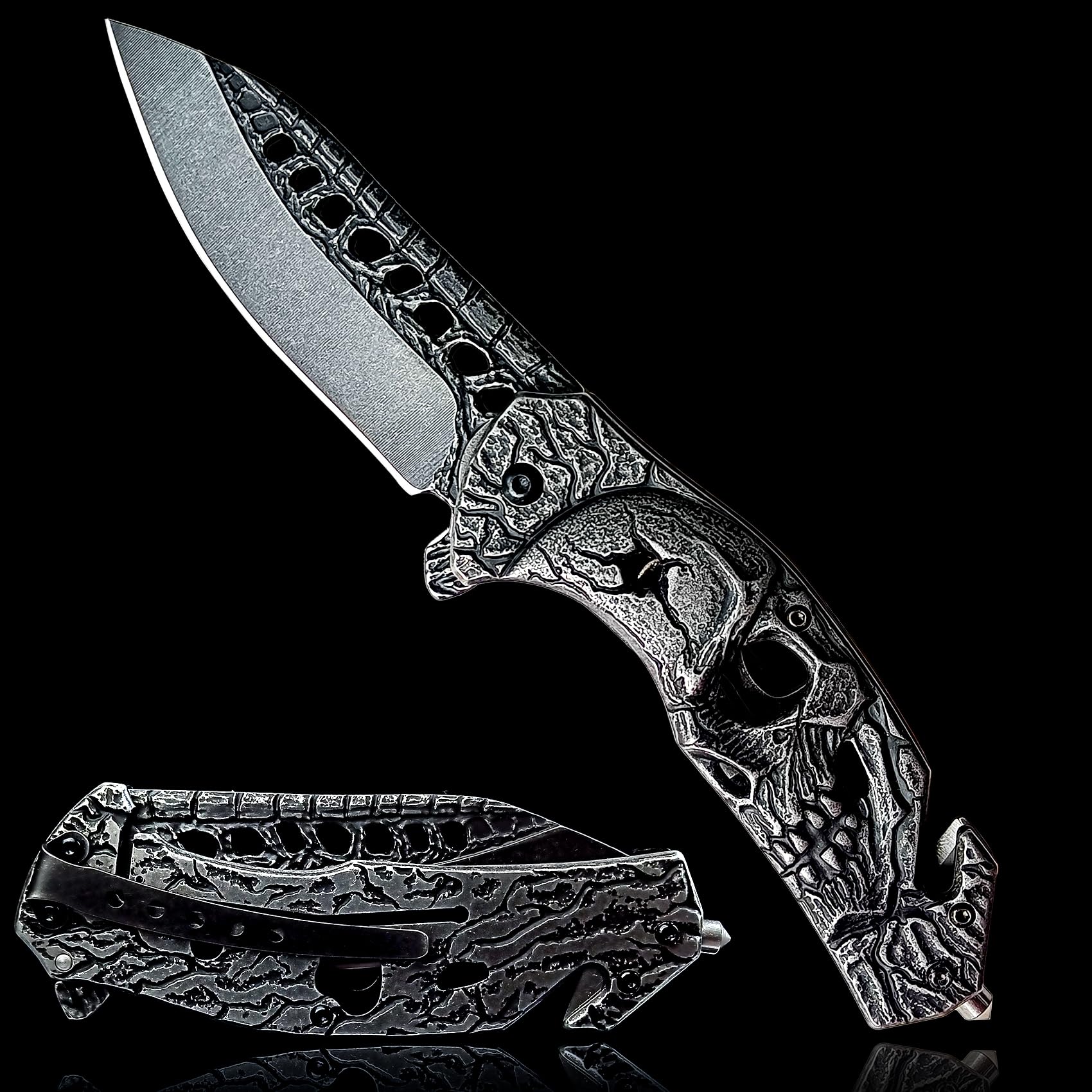 MADSMAUG knife showing one-handed flip for quick access.