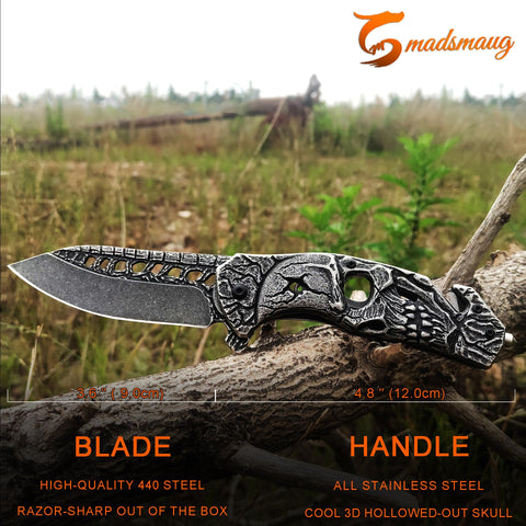 MADSMAUG pocket clip keeps the knife securely in pocket during activity.