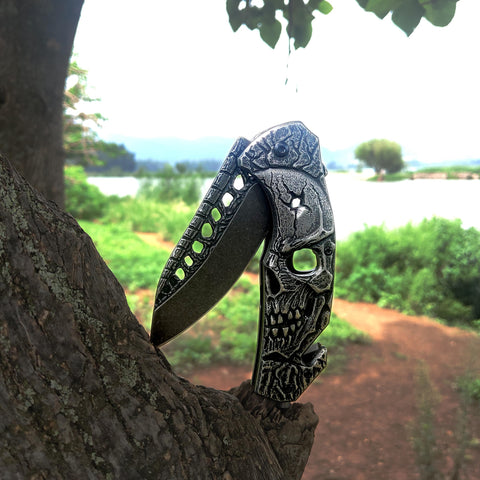 MADSMAUG pocket knife in stone-wash finish for rugged look and durability.