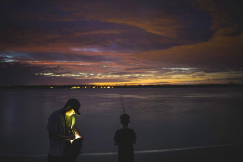 Rugged aluminum MagLite 3C flashlight with spot-to-flood beam capability