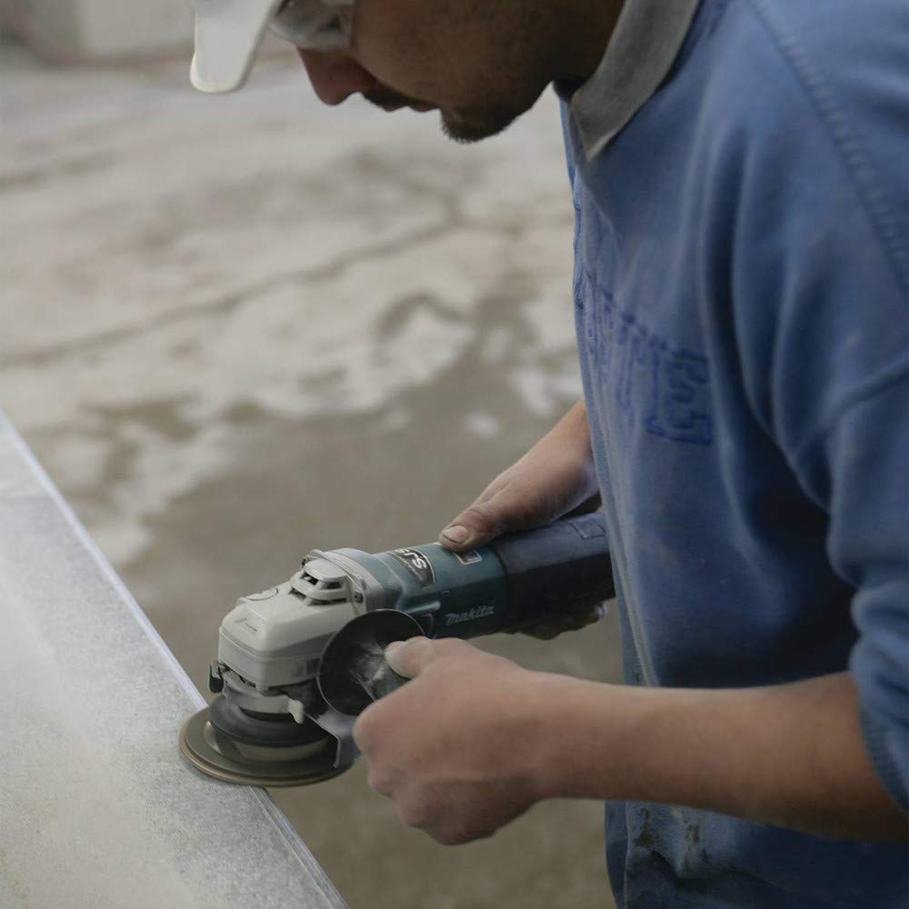 Makita 9564CV control dial enables variable speed for precise work.