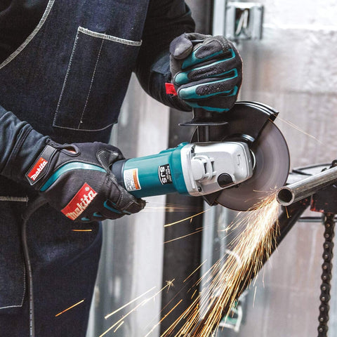 Makita 9566CV gear protection with dust seal supporting longevity